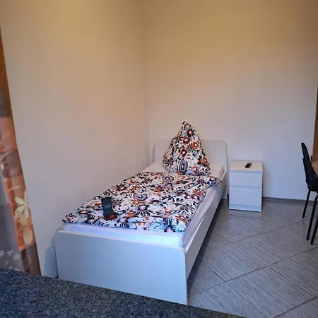 Monteurhaus - Parkplatz, Wlan & Tv Apartment *