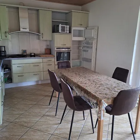 Monteurhaus - Parkplatz, Wlan & Tv Apartament *